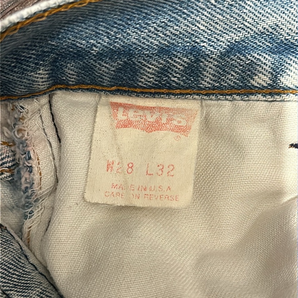 **One-of-a-Kind Vintage Levi's (W28 L32) – Hand-Embroidered & Custom Dyed** - Picture 5 of 9